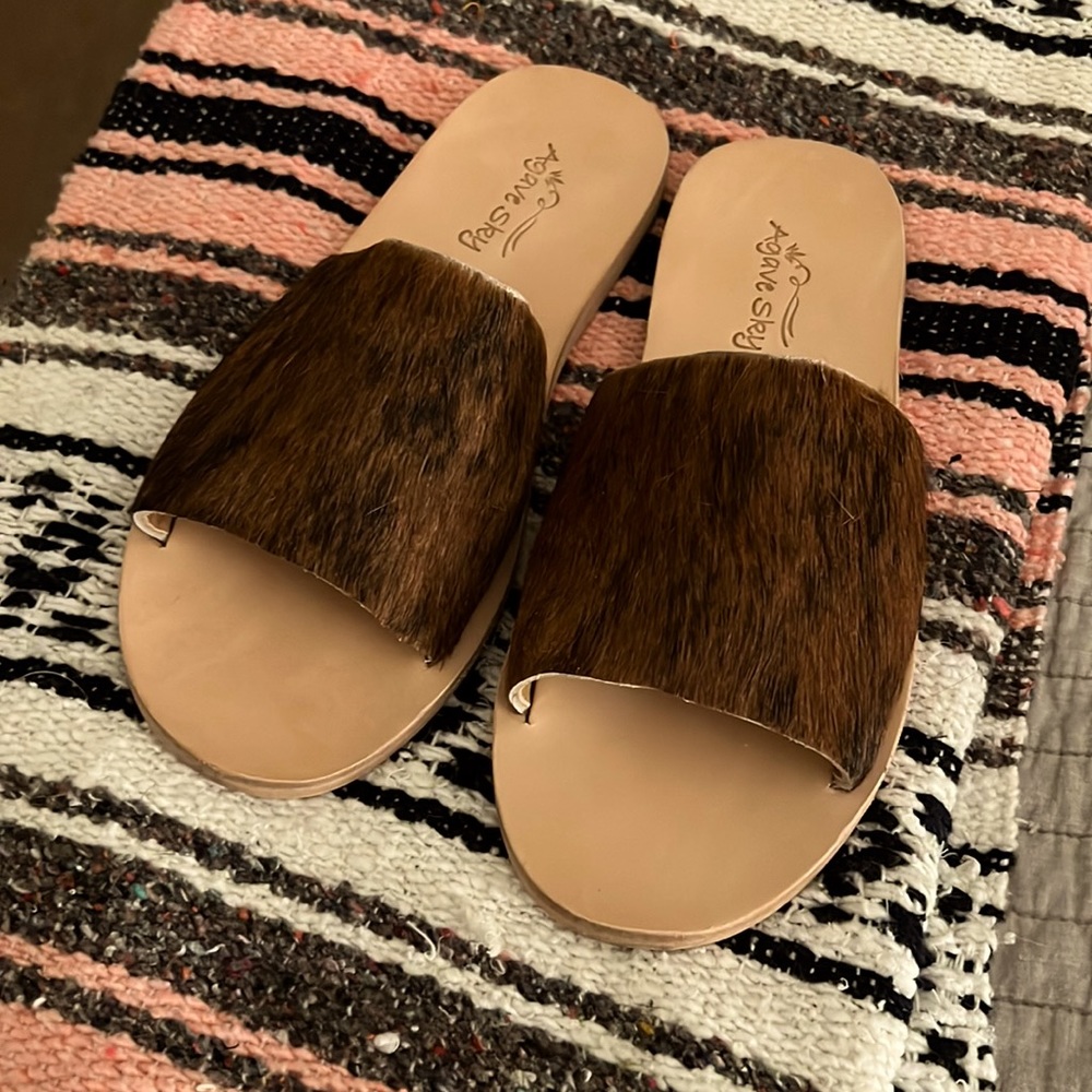 Agave sky cowhide sandals
